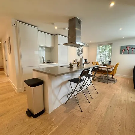Spacious & Light 2Bed, 2Bath In The Heart Of Windsor Exterior foto