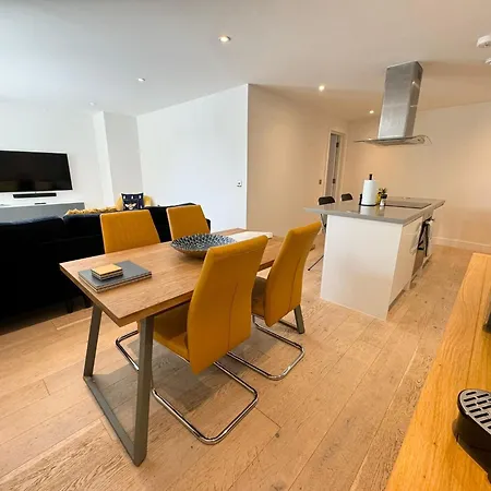 Spacious & Light 2Bed, 2Bath In The Heart Of Windsor Exterior foto